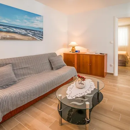 Belveder *spacious Groundfloor Apartment Krk Town