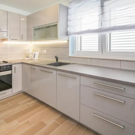 Belveder *spacious Groundfloor Apartman Krk Town