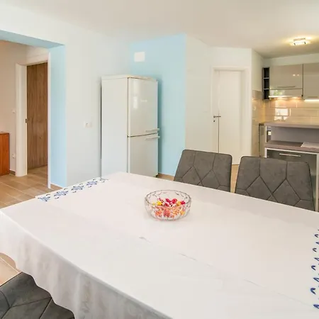 Belveder *spacious Groundfloor Apartman Krk Town